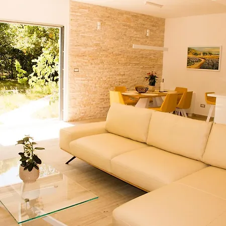 Rosemary Park Vila *